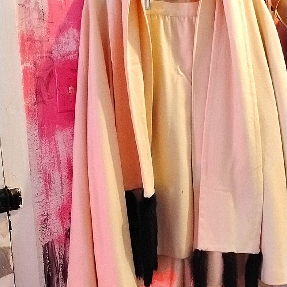 Outfit Beautiful with a skirt, cape and scarf with authentic Mink. Couture!!!